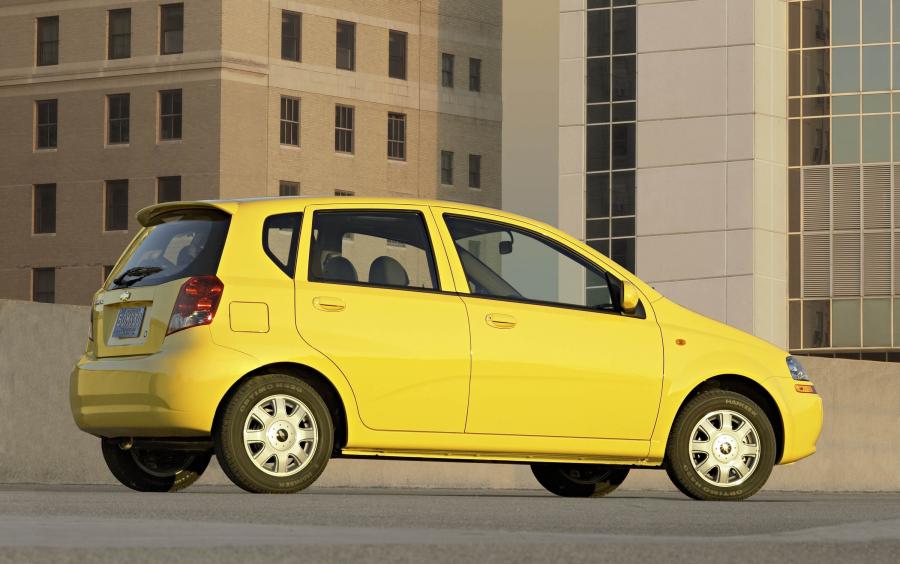  Chevrolet Aveo5 2005 года  (фото 2 из 16)